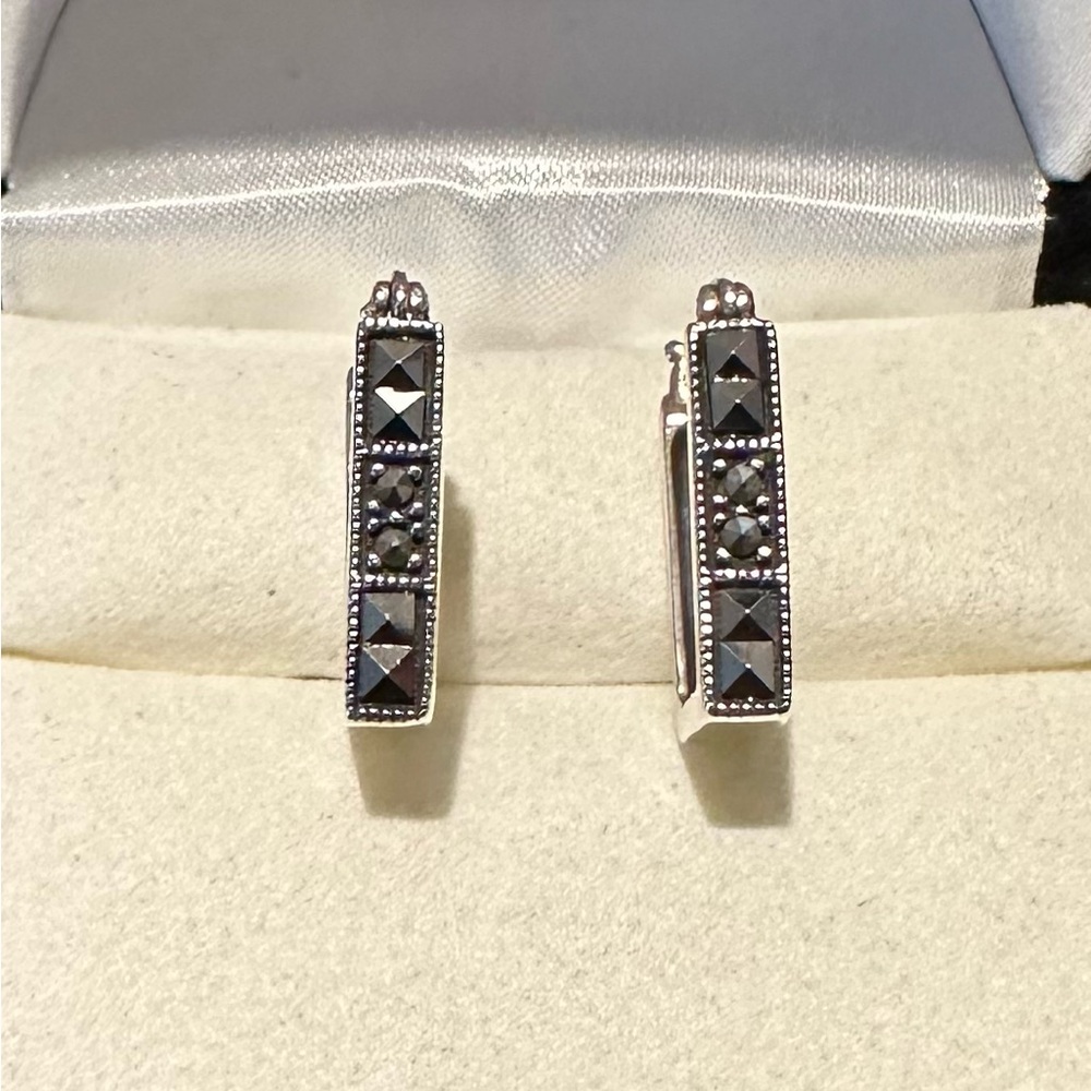 925 Sterling Silver Square Marcasite Small Huggie Hoop Earrings .1427 ozt